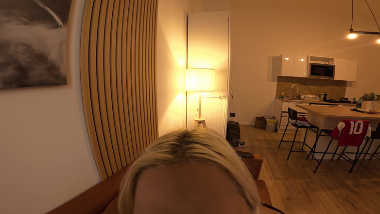 Mr LDN Lad: Curvy Thick Budapest Hungary Girl Convinced Into VR Sex