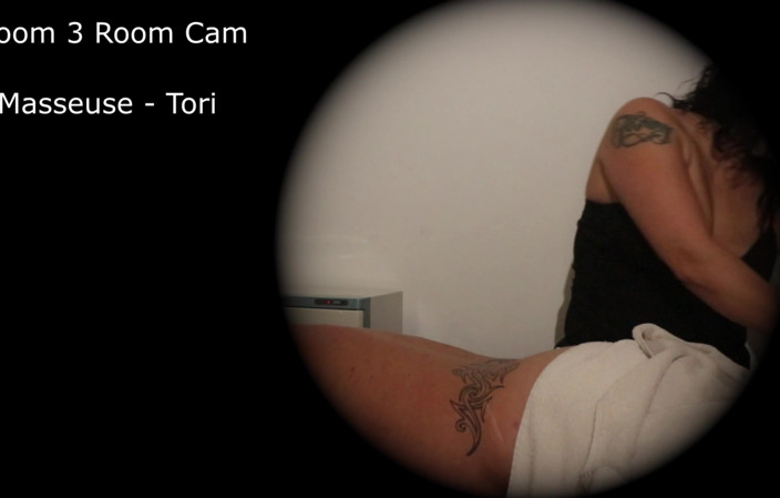 Jerky Sluts: Tori - Room Cam Handjob