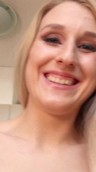 Niemiecka skaut - pierwszy seks analny na castingu dla blond nastolatka Diane Chrystall autorstwa Big Dick