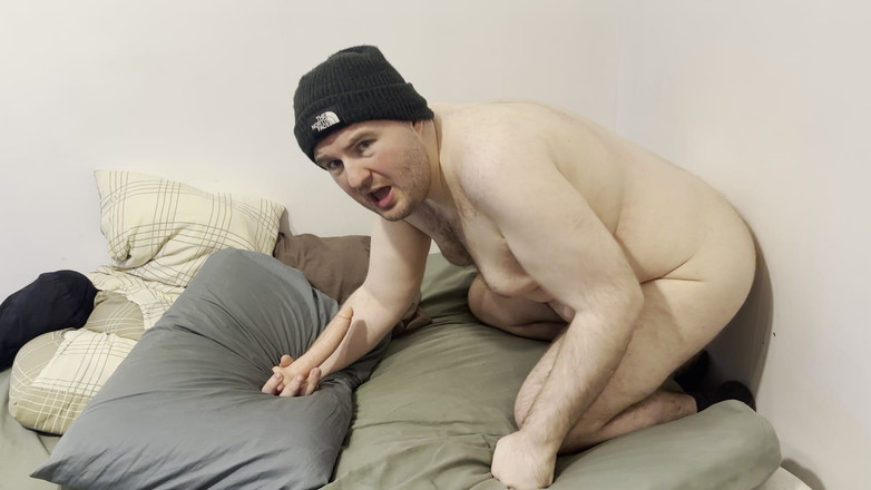 Simon Sullivan: Urso leva 2 consolos. Set Roast, Garganta Profunda e DP.