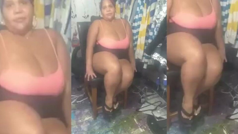 PutiLing: Jambe taquine en mini-jupe au ralenti, talons hauts, Boricua Mami