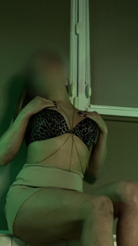 Minigonna e un po 'di olio in cam 1