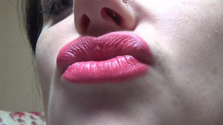 Goddess Misha Goldy: Kissing and duck face with big pink lips