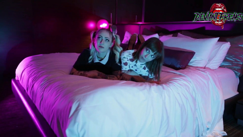 Deviant Freaks: Naughty collge girls anal threesome- BabySid, Alexa Nova, &amp; HellaSl00tz (Mr Smith)