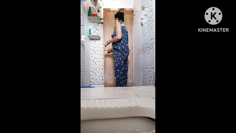 Latifah1234: Mycket sexig video vid sidan av badrummet stor röv Stora...