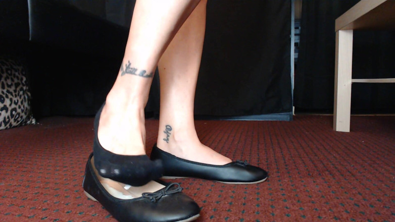 Abby Anna: Liner socks black ballet phlaits joote ka khel