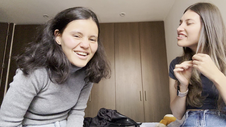 scarlettandc: Dos Lesbianas Se Tocan Con Los Dedos