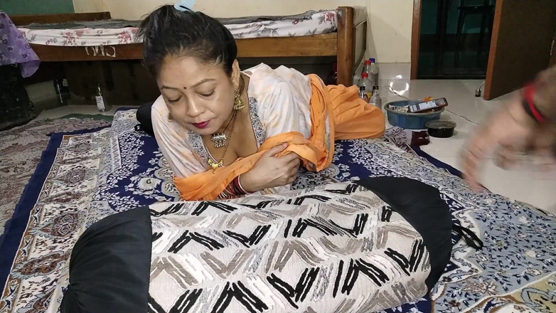 Anar Kali: Bhabhi panas menghisap kongkek foreplay bahagian seksual badan buah dada...