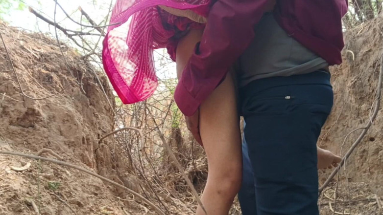 seema: Peitos, eu fodi minha cunhada hoje