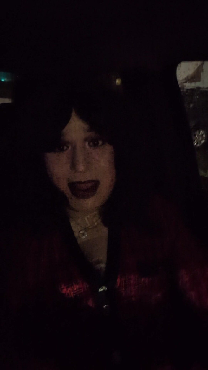 Tongue Lashor 69: Sola in macchina