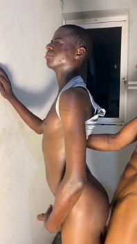 Sexy Twink byla ošukaná velkým čůrákem