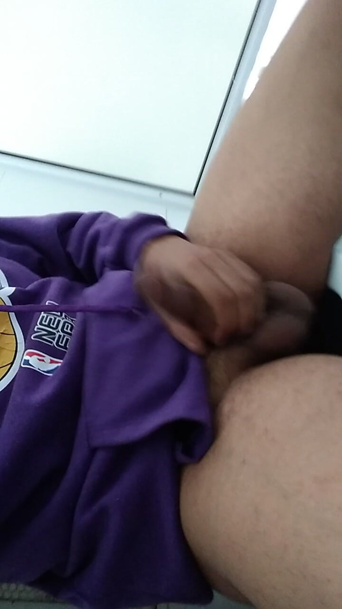 AlexAlejandro13: Masturbation in a Naturgy Bathroom