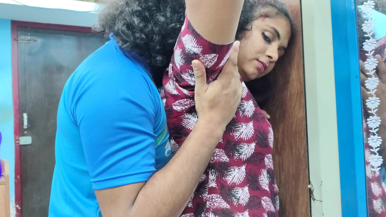 Vaishnavysharunraj: Sexy pár romantický polibek