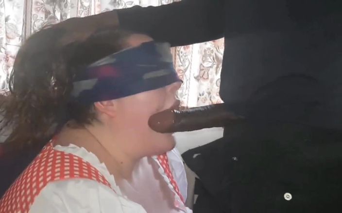 Real homemade BBW BBC porn: Z zasłoniętymi oczami na Mojej Kness wysysającej BBC w stroju...