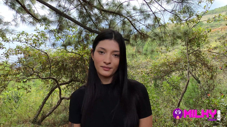 Milky Peru: Nabízí peníze sexy holce v lese výměnou za sex - Salome...