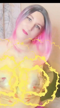 Lady Angela Big Netural Boos Mesmerize Underboob Bradavky Piercing