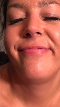 Auntjudysxxx - büyük memeli iri güzel ev sahibiniz Cassy seni külotuyla yakalıyor