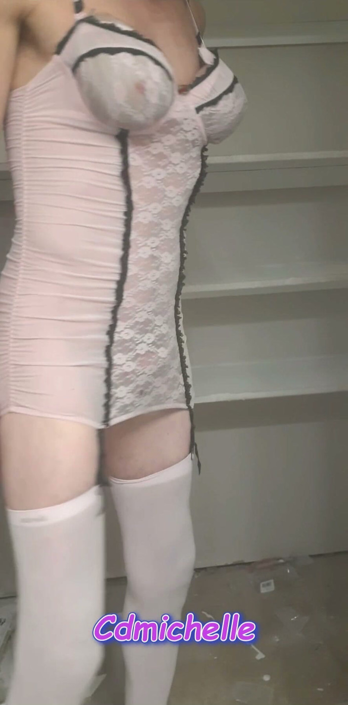 Feeling sexy today crosdressing: Au Travail My Videocdmichelle Se Fait Caresser Dans La Maison...