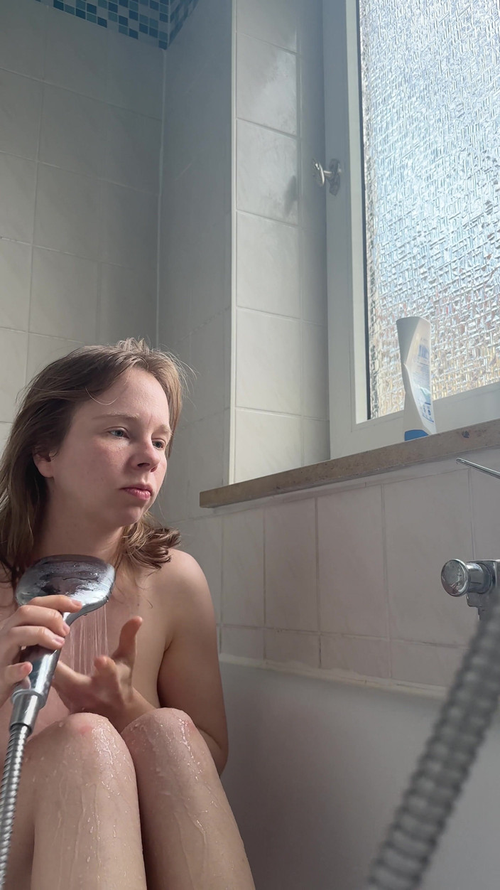 SweetLucy96: Me meé en la bañera