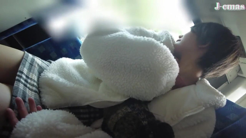 J-Cams: Una belleza atrevida abraza el aire libre y deja una...