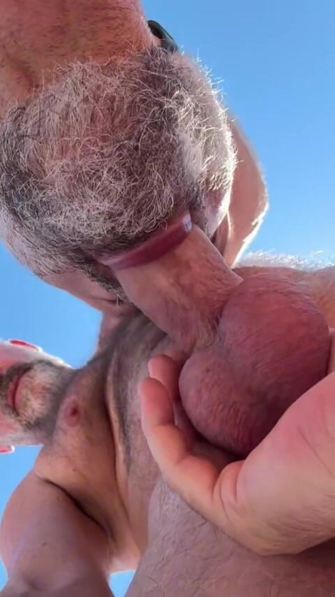 Daddybearvlc: พ่อสุดฮอตเย็ดที่ชายหาดสาธารณะ - พวกเขาหยุดการจราจร!