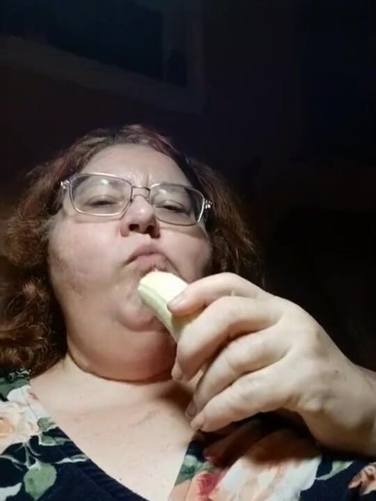 BBW nurse Vicki adventures with friends: Dondurma, muz ve dondurmayı seviyorum Yum