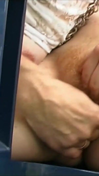 Amateur-orgie met rijpe milfs in haar kont geneukt en ondergespoten door grote pikken