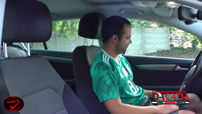 Der Pornobeamte: MILF Dacada mě utěšuje!