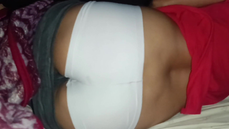 Karely Ruiz: Ragazza indiana che soddisfa scommessa da dietro