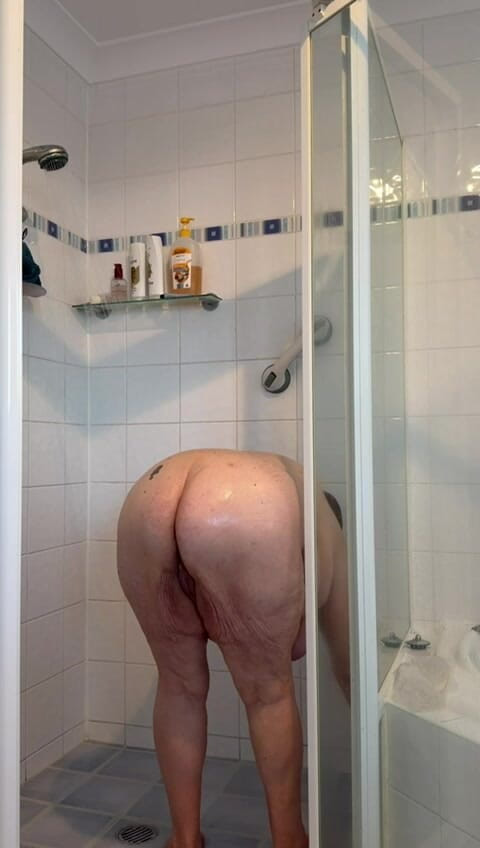 WeAreFukBunnies: Mírame limpiar mi enorme agujero