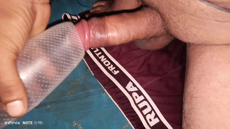 Indiansex098: Chcesz ssie mojego gładkiego penisa do ust