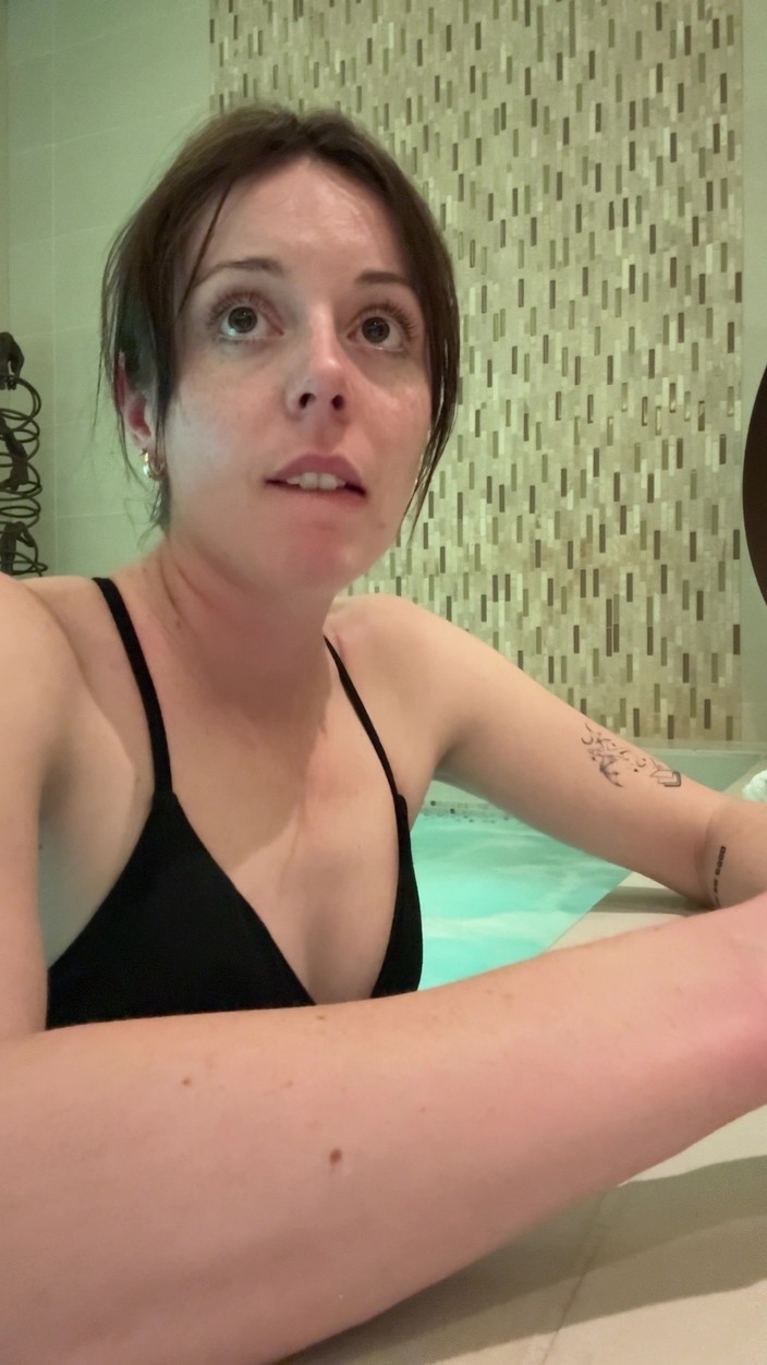 Nadia Foxx: Jet Orgasm di Spa!