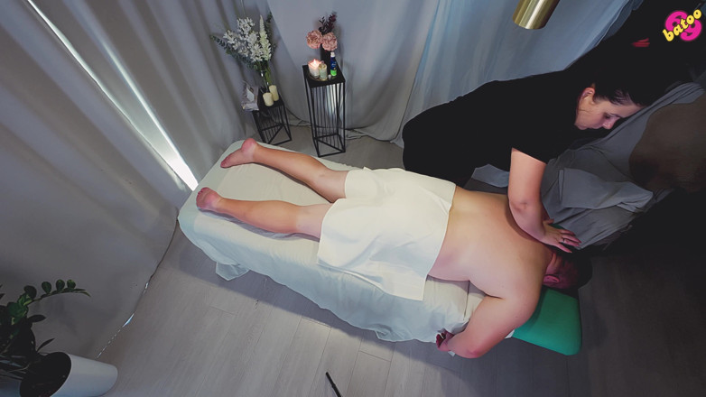 beauty_and_the_other_one: He Booked a Premium Relaxation Massage but Also Got Double...