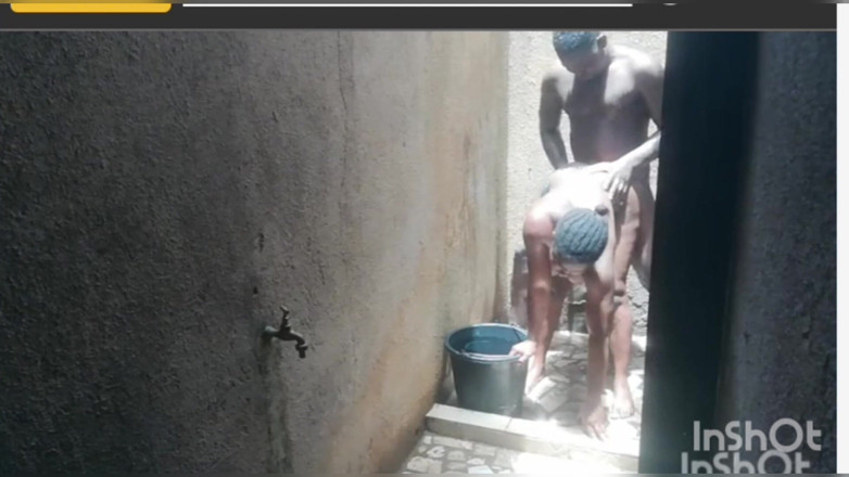 Pornsexlive: Kärlek i hemlighet i den afrikanska duschen