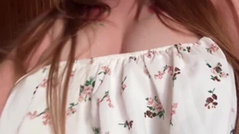 Fingering memeknya sendirian