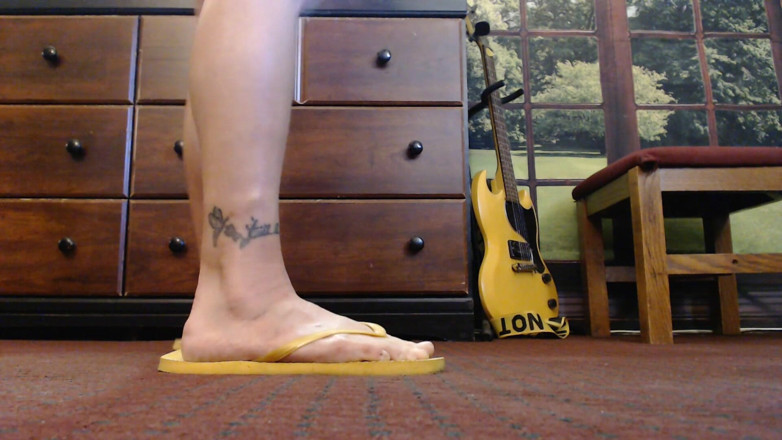 Abby Anna: Yellow flip flops