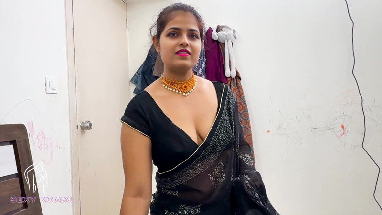 Sexy Komal: When Komal's Cupboard Was Not Opening, the Neighbor Came to...