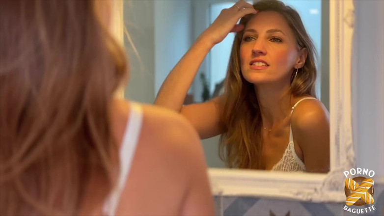 Porno Baguette: Pénélope chic, bionda sexy, viene scopata da due cazzi