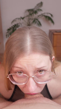 4K Baby Sucks Well to Get a Big Load of Cum in Her Mouth