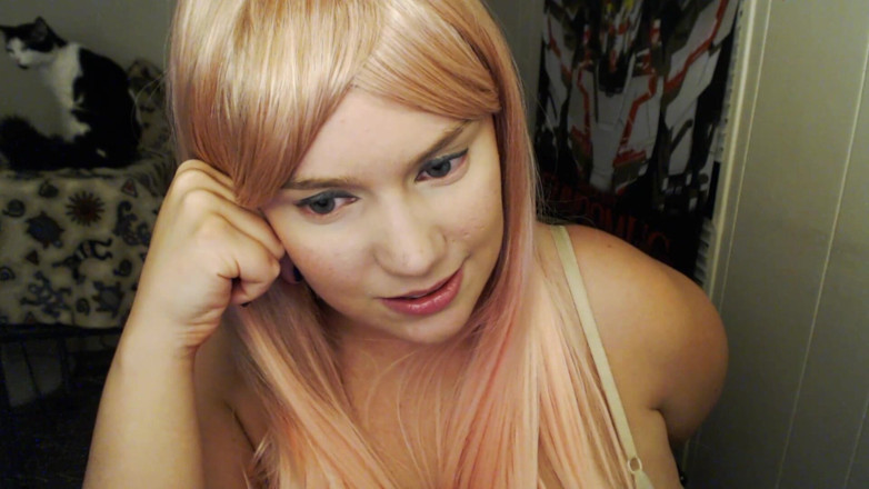 Scarlet Vixen: Game Night - Mug Chug e Burping! (wmv)
