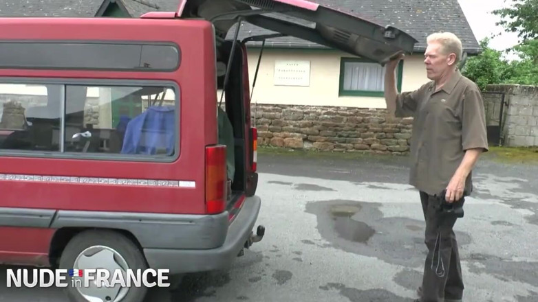 La France a Poil: Pequeña morena es clavada por un viejo