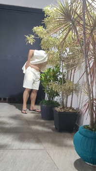 Ho fatto sesso con la mia vicina nel garage mentre il mio cornuto si stava riposando