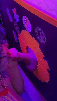Bailey Boston & Kennedy Starling delen grote blanke pik op kijkgat