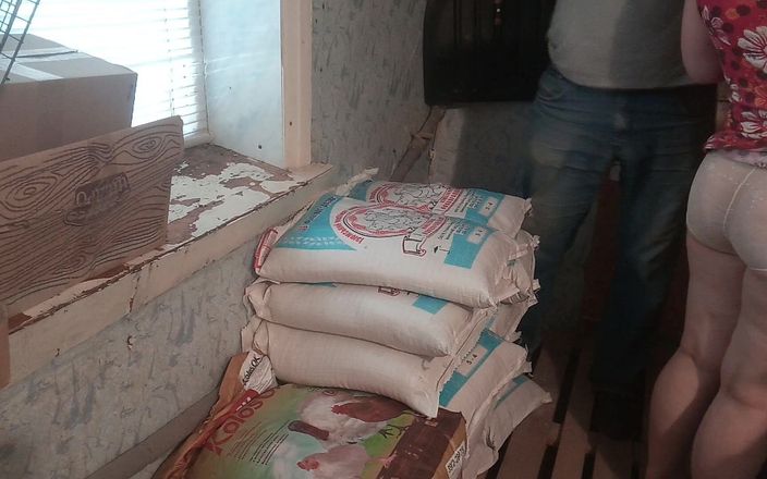 VitLen2: Follada a una perra en la parte trasera de la...