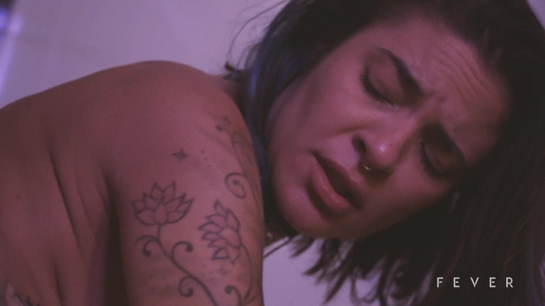 Fever Films: Coppia calda si diverte nel bagno