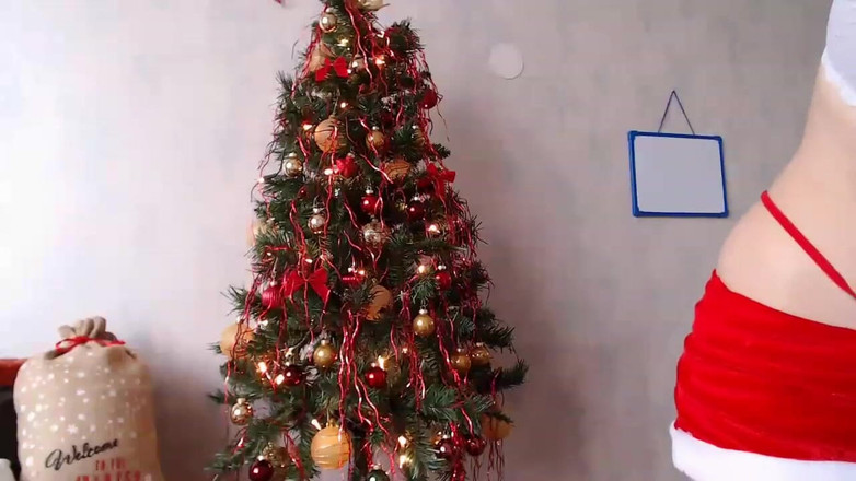 The Antichristrix: Menghiasi Pokok Krismas Secara Langsung!