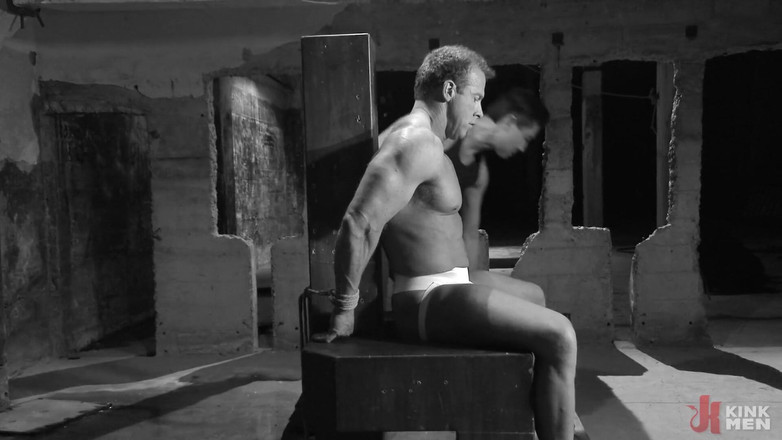 Kink Men Classics: Přivádím zpět některé z našich oblíbených!: Nezničitelný Derek Hurt