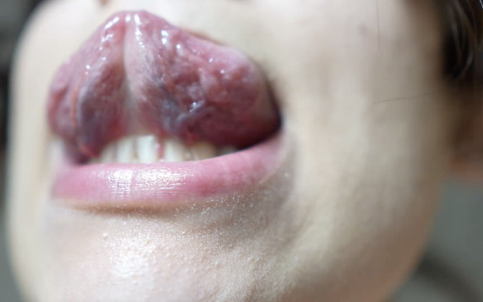 AmayaMori: I Have a Mouth and Tongue Fetish, and I Show...