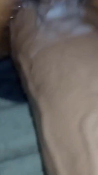 Allargando il mio culo con un enorme dildo