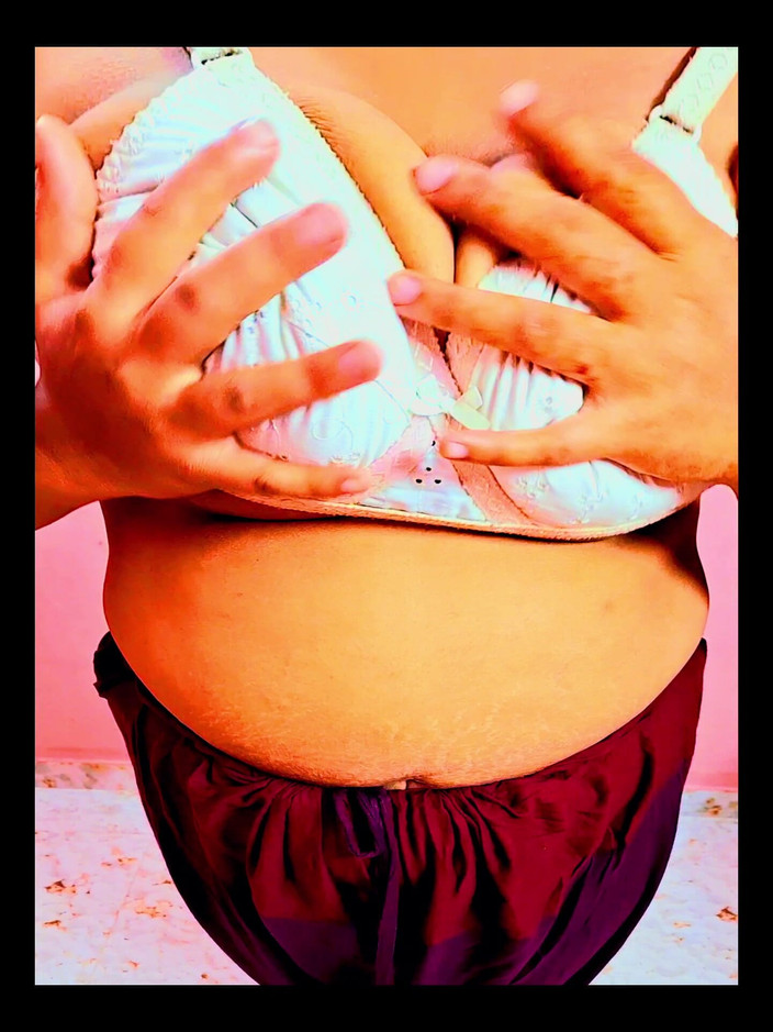 Nazmabd: 25살의 거유와 큰 엉덩이